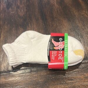 Gold Toe Women’s White Socks